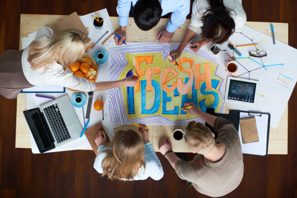 La creatividad puede resolver problemas complejos con ideas innovadoras.