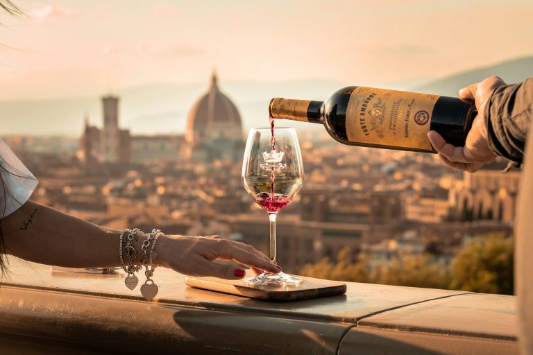 Cómo atraer turistas con enoturismo. Estrategias de marketing para bodegas.