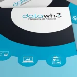 Representación de elementos visuales de una imagen corporativa consistente, como logotipo, colores y diseño.