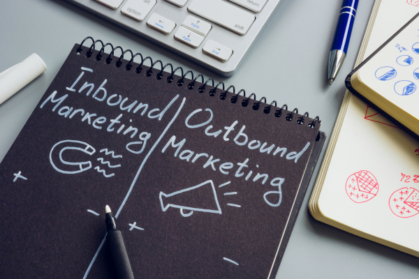 Diagrama que conecta inbound y outbound marketing, mostrando cómo trabajan juntos.