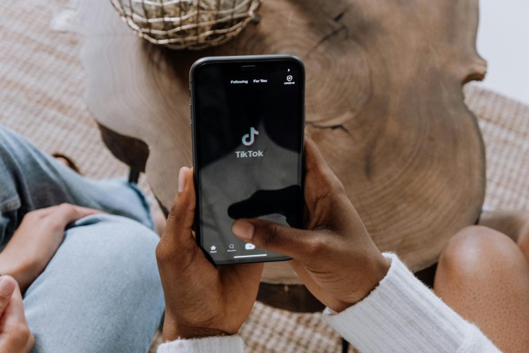 Cómo usar TikTok para empresas. Estrategias de marketing en TikTok. Marketing digital en TikTok.